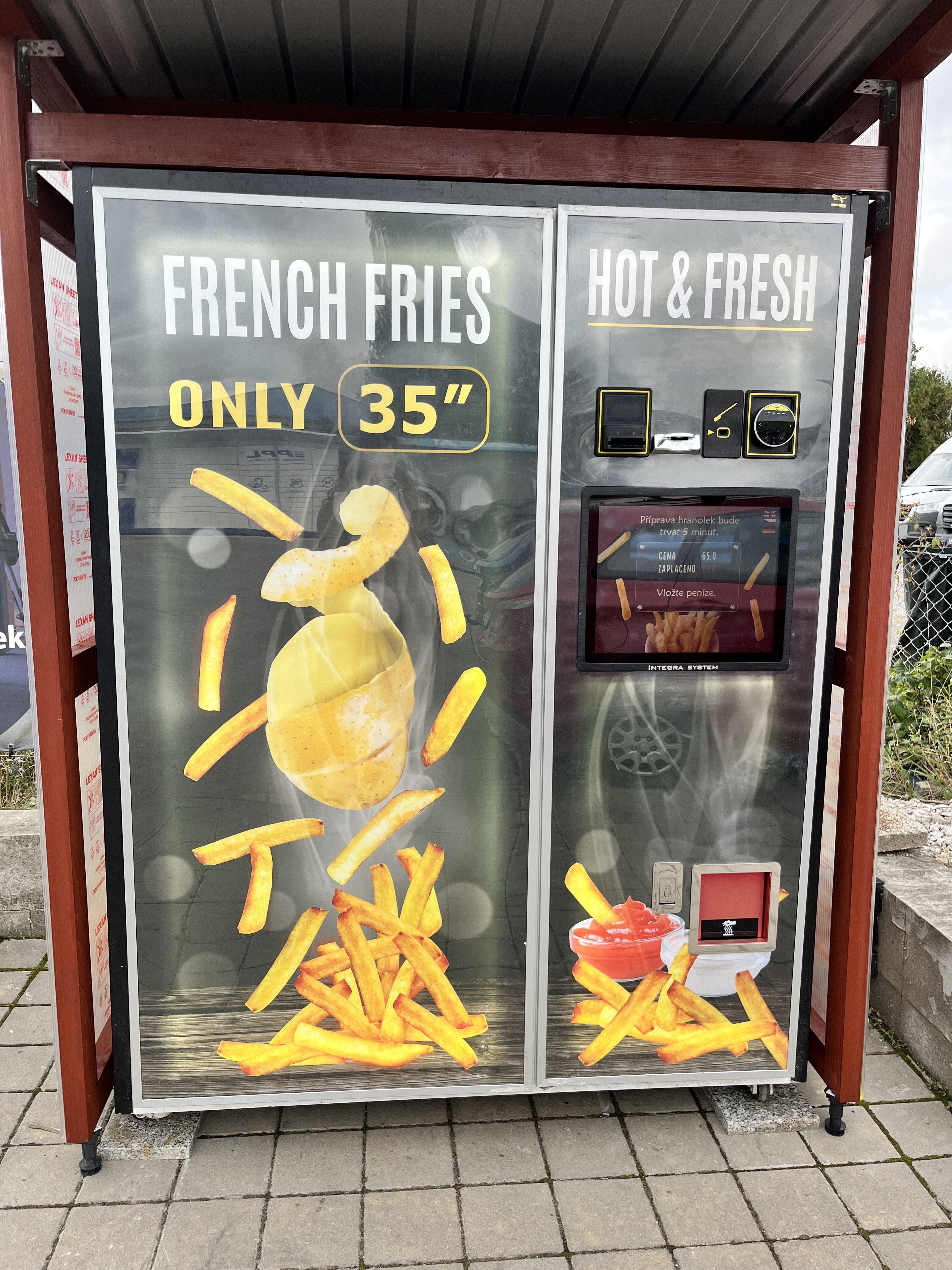 Automat na čerstvé hranolky.